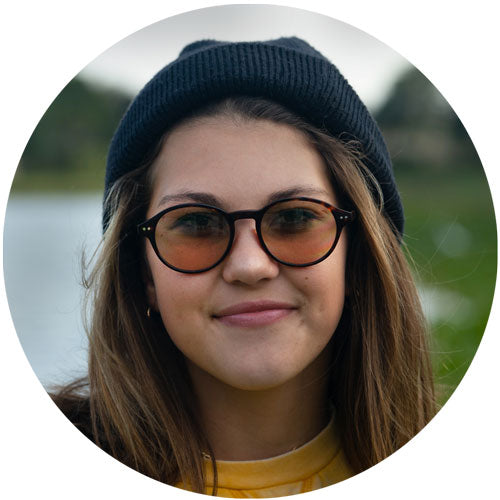 Girl wearing bli havana migraine glasses#color_havana